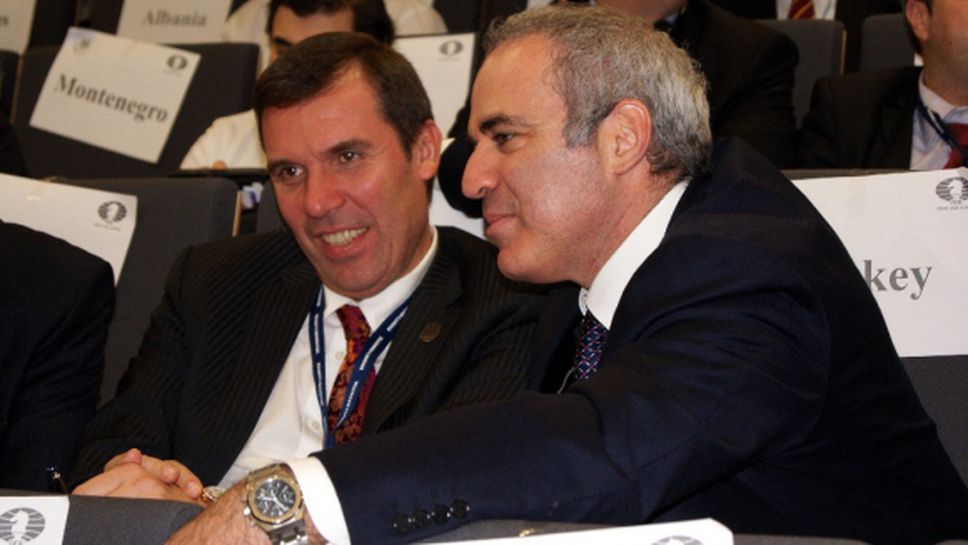 Клатят стола на Данаилов в шаха