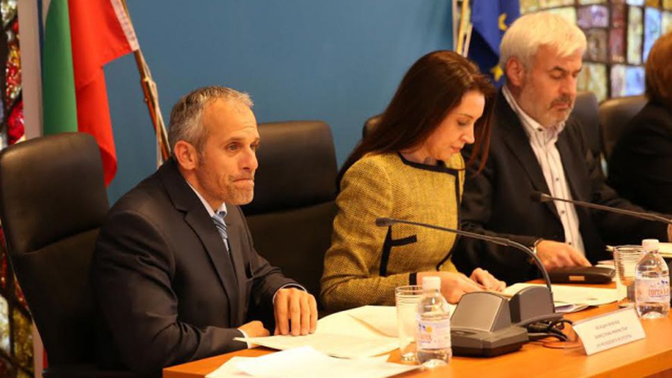 Без коментар: Министър Георгиева с двучасов отчет без прекъсване (част II)