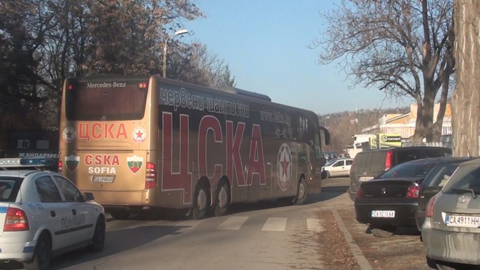 ЦСКА и Литекс пристигнаха на стадиона в Ловеч