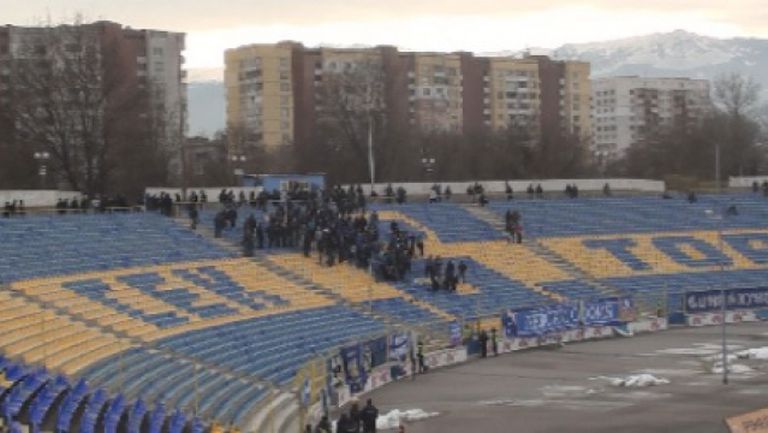 Празен стадион за Левски - Черноморец