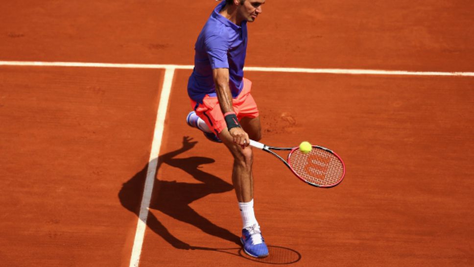 Федерер върви убедително напред в Париж