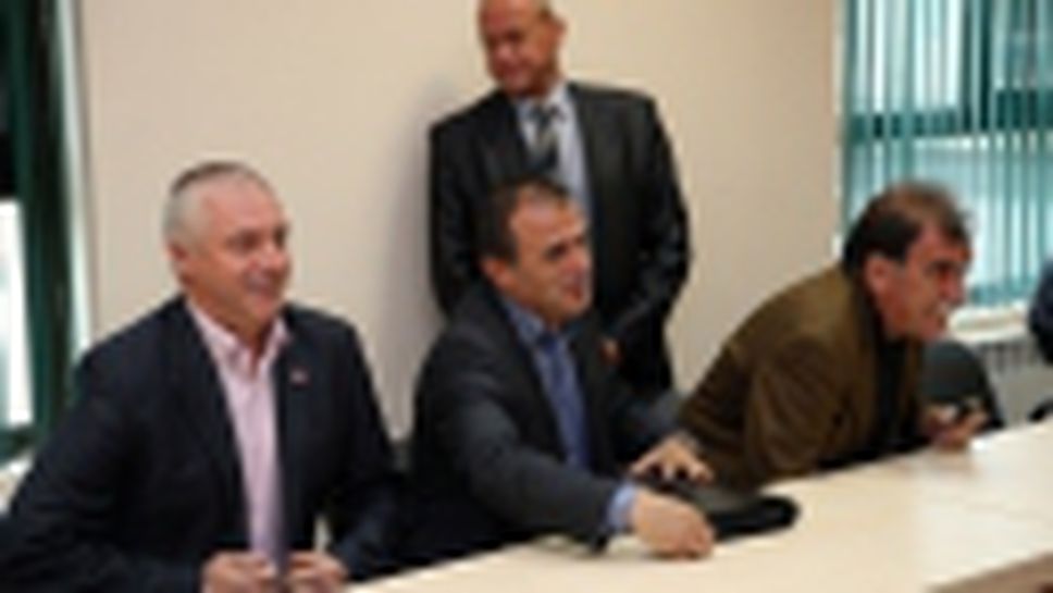 Само 8 клуба уважиха срещата със съдийската комисия