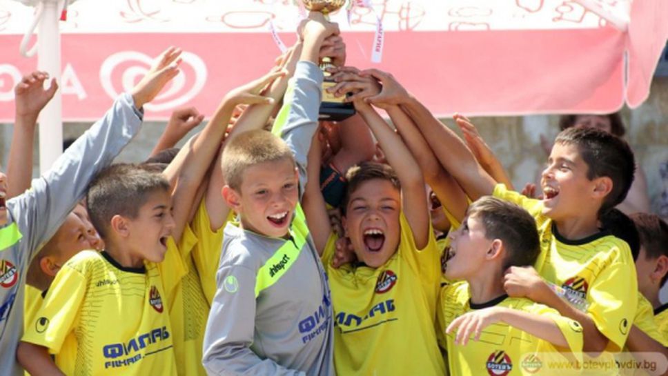 Децата на Ботев (Пловдив) спечелиха футболния турнир за купа "Хеброс бус"