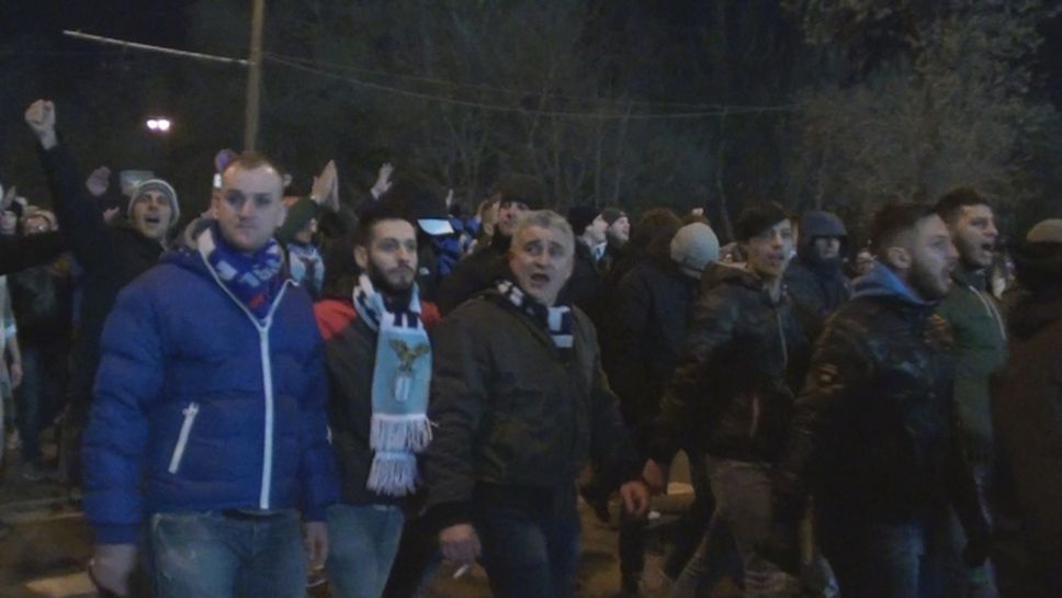 Италианските фенове скандират "Левски" в София