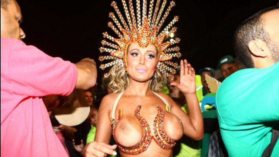Предполагаема любовница на Роналдо се вихри на карнавала в Рио