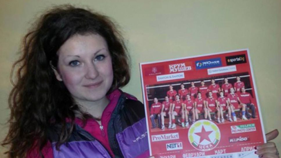 Момичето, което живее за ЦСКА, получи подарък от волейболните армейци