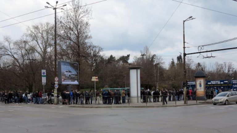 България полудя по Лудогорец - вижте какво става на касите на "Васил Левски" (снимки)