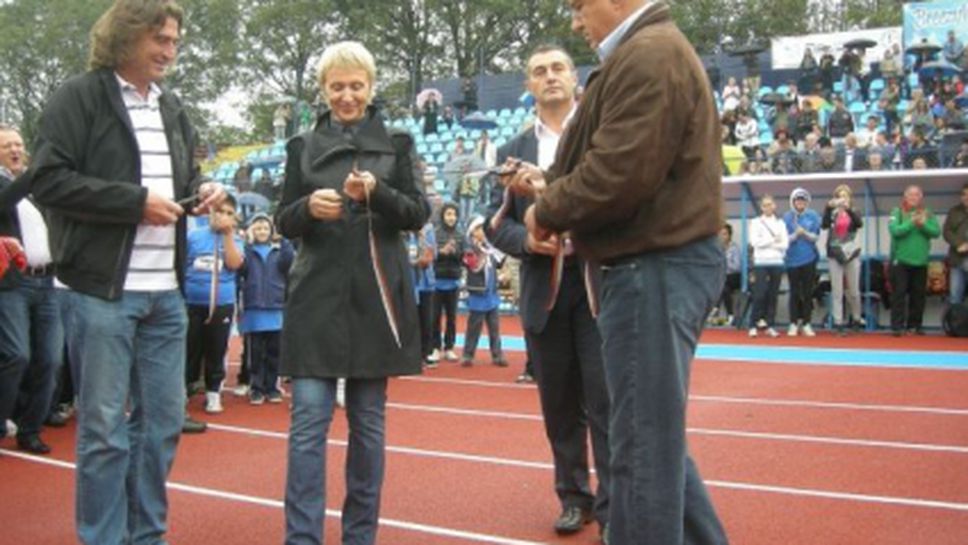 Европа награждава Анелия Нунева