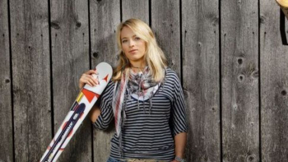 Лара Гут направи стриптийз на пистата пред 6000 зрители (снимки и видео)