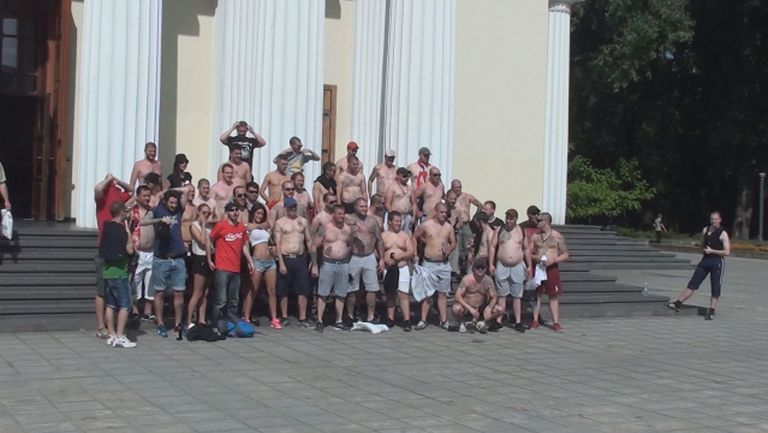 Феновете на ЦСКА окупираха центъра на Кишинев