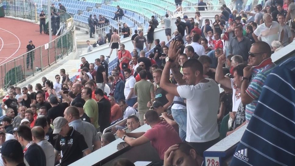 Овации за Валентин Илиев в ложата на националния стадион