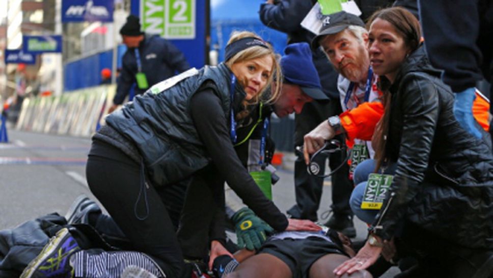 Мо Фара колабира след полумаратона в Ню Йорк