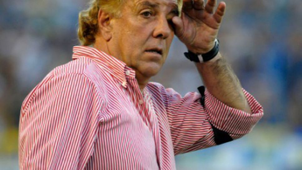 Треньорът на Расинг запази поста си след 6-а загуба от 8 мача в Аржентина