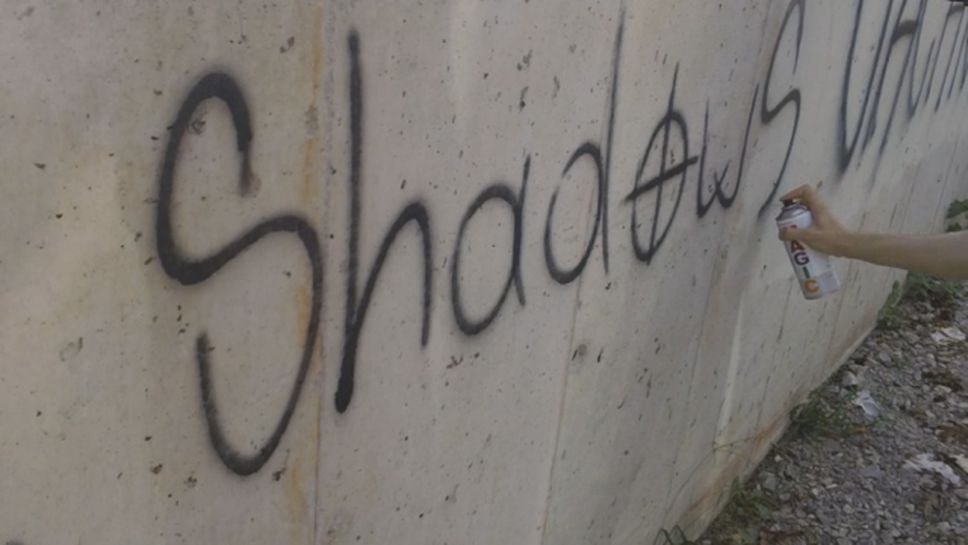 Нови графити и игра на футбол на "Армията" между феновете на Стяуа