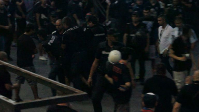 Арести и напрежение пред  стадион "Васил Левски"