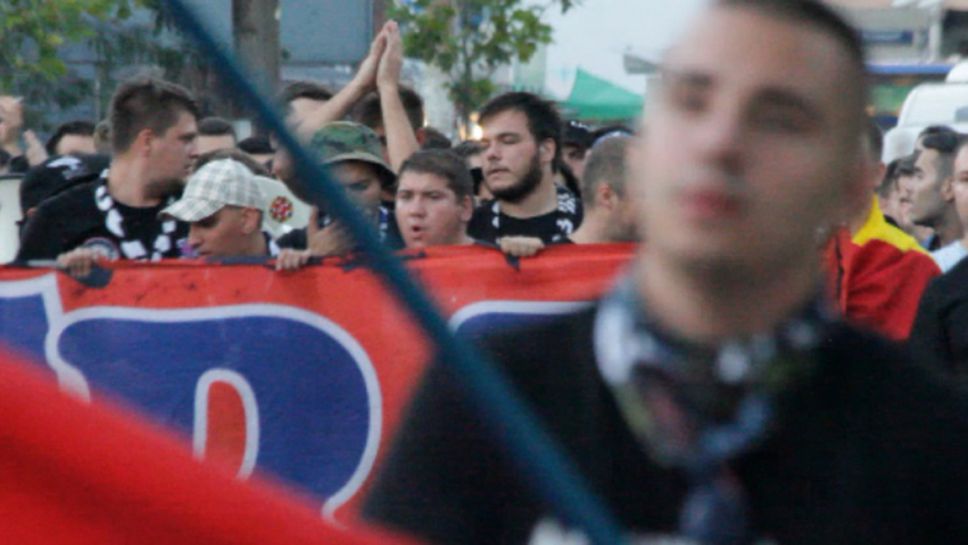 Ултрасите на Стяуа с шествие в София
