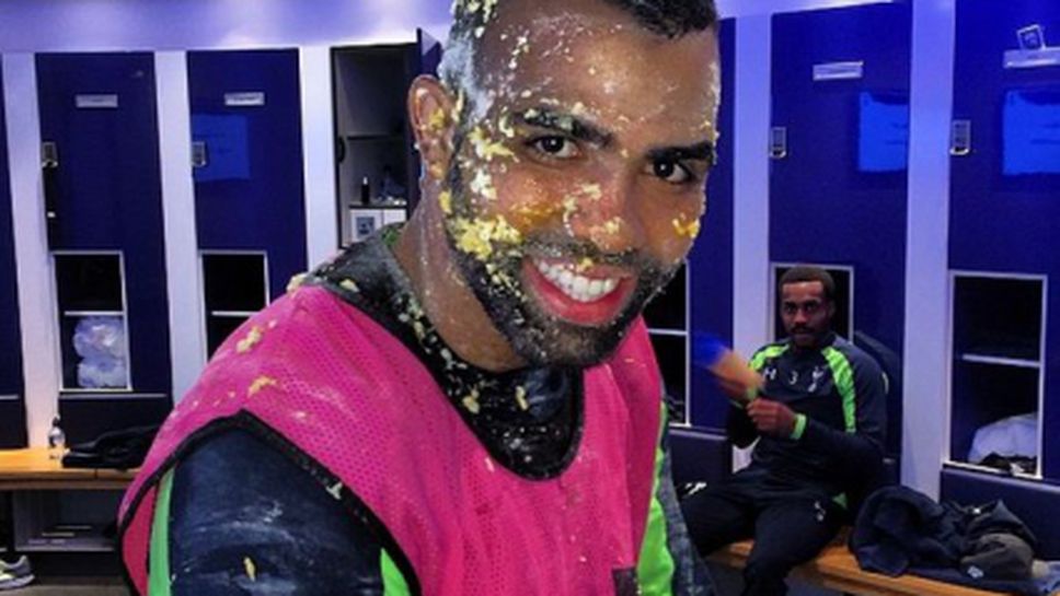 ЧРД с торта в лицето за футболист на Тотнъм