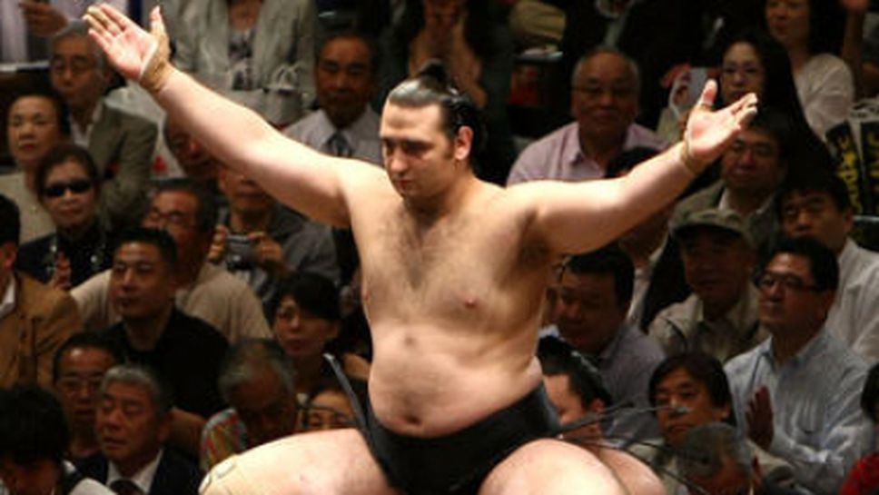 Минимум две седмици почивка за Котоошу