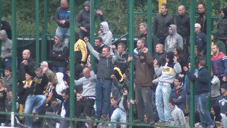 Радост и скандирания "Б" група!" след 2 на 0 за Ботев срещу Локо в Коматево