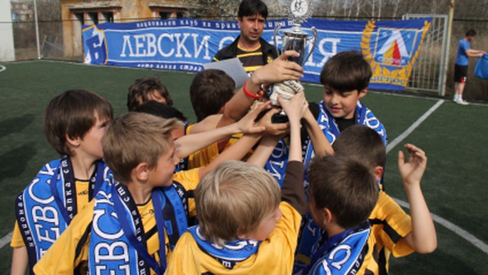 Децата на Миньор спечелиха турнир по случай 100-годишнината на Левски