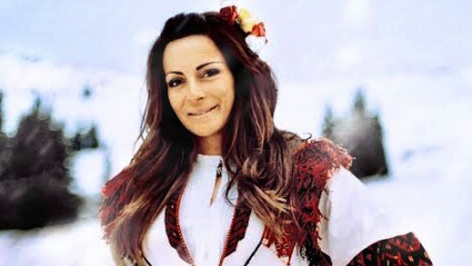 Александра Жекова превзе белите писти с пиринска носия