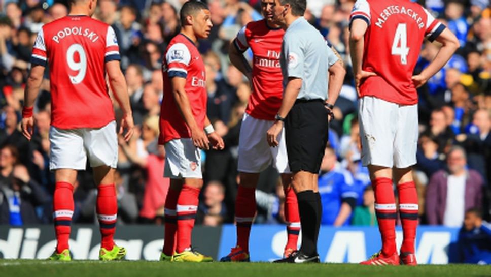 Никой от Арсенал няма да бъде наказан за червения картон-фантом