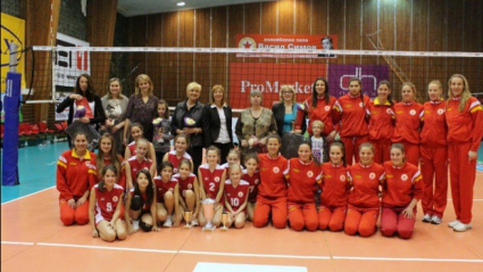 Вълнуваща среща след 30 години в зала „Васил Симов“