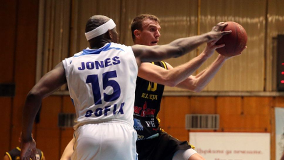 Левски се срина за едно полувреме в Косово