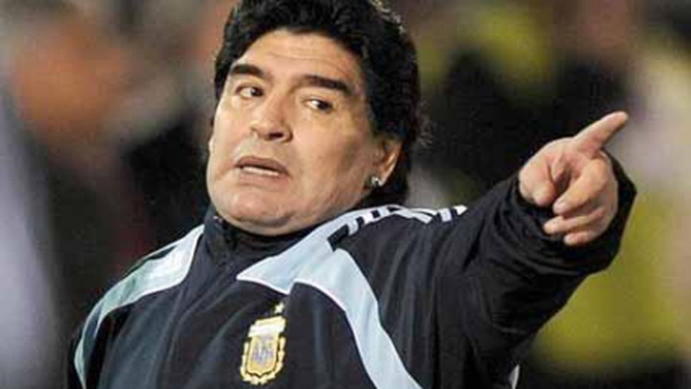 Марадона: Шефовете на аржентинската асоциация разбират от футбол колкото Пакистан