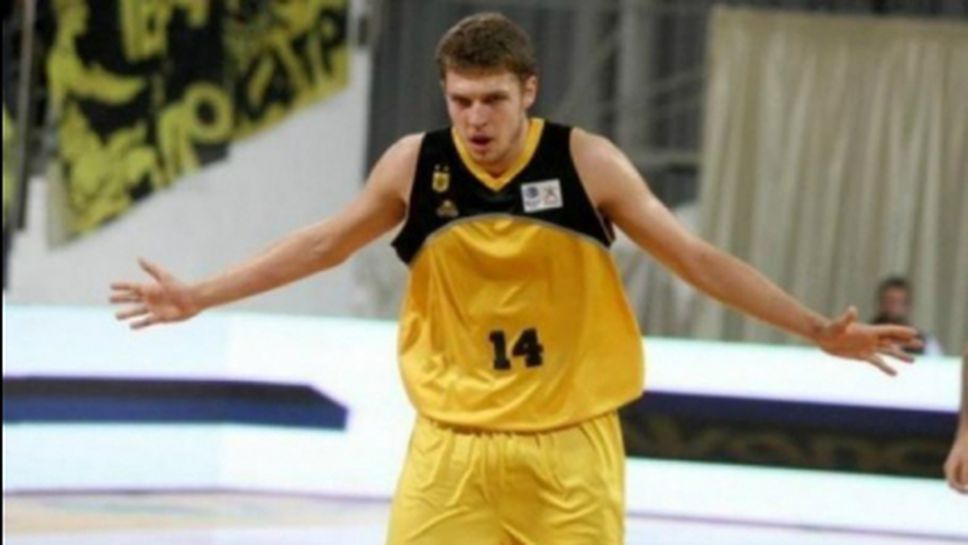 Арис и Везенков с нова победа в Гърция