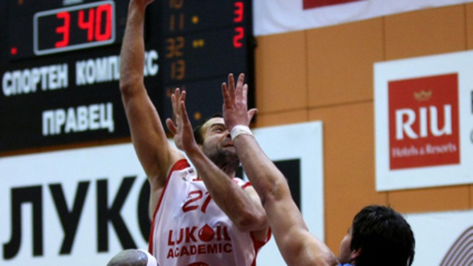 Лукойл без проблеми срещу Черноморец край морето