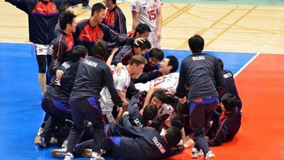 Миро Градинаров и ФК Токио останаха в елита на Япония