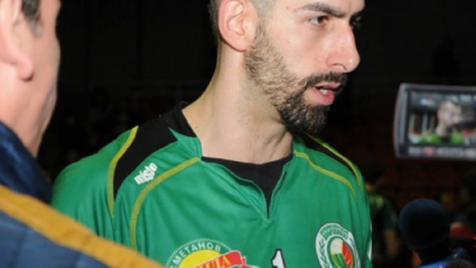 Волейболист на Добруджа тренира момичета в Славия