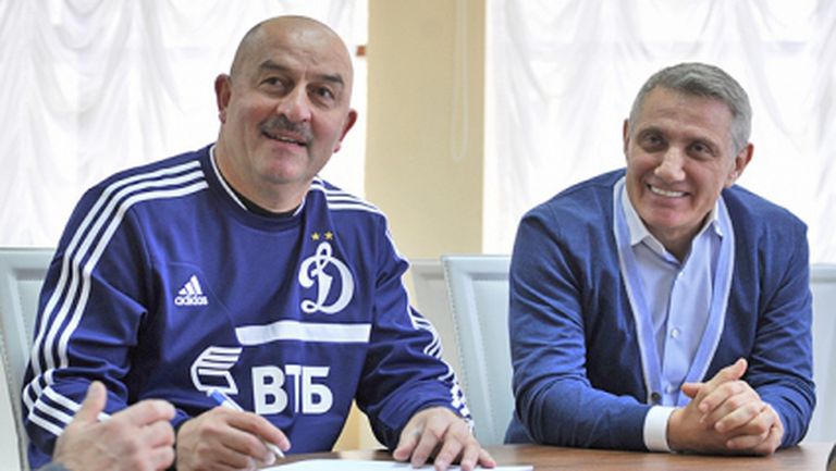 Черчесов бе представен на играчите на Динамо (снимка)
