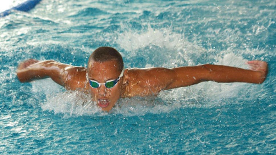 Антъни Иванов спечели на 100 метра бътърфлай