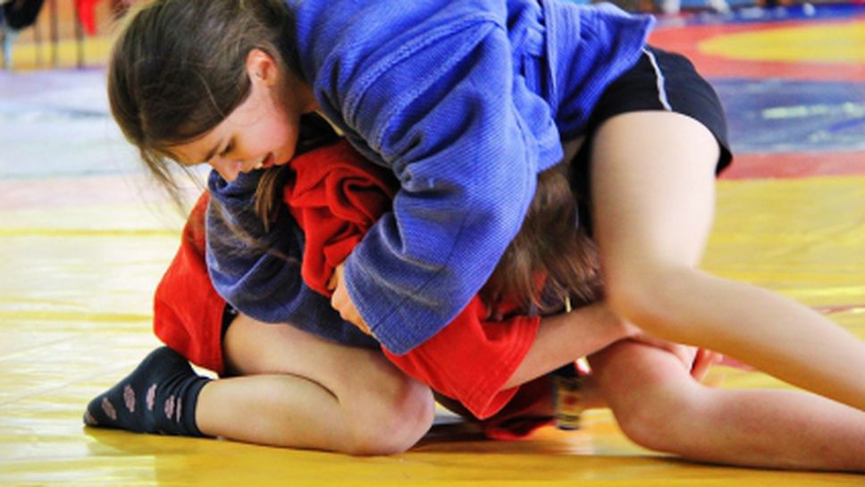 Перник посрещна евромедалистките по самбо