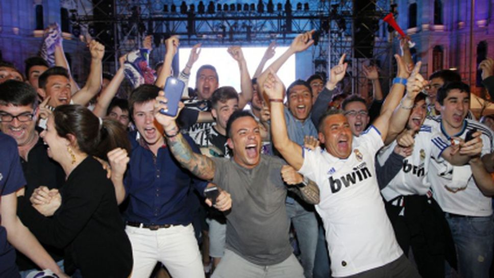 Хиляди ликуват за купата на Реал на площад "Сибелес"