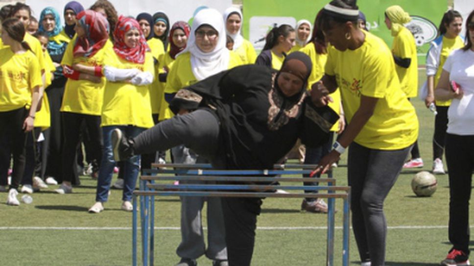 Джаки Джойнър изнесе атлетически урок пред палестинските жени