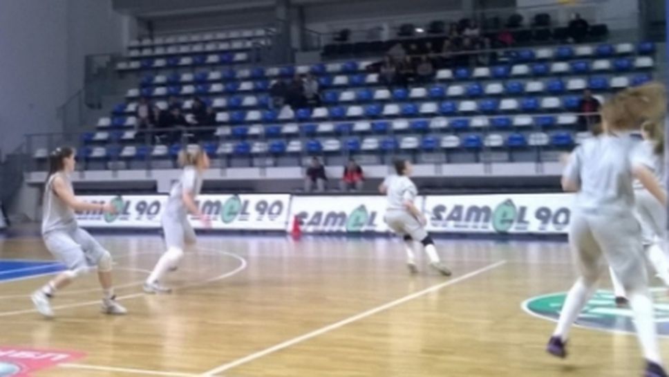 Левски надигра девойките на България