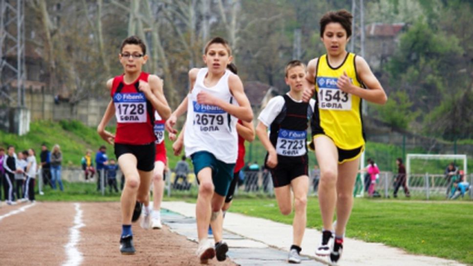 200 лекоатлети стартираха в 8-ия турнир на писта в Дряново