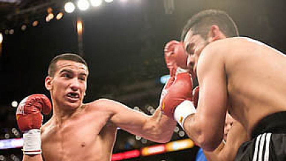 Омар Фигероа защити титлата си на световен шампион