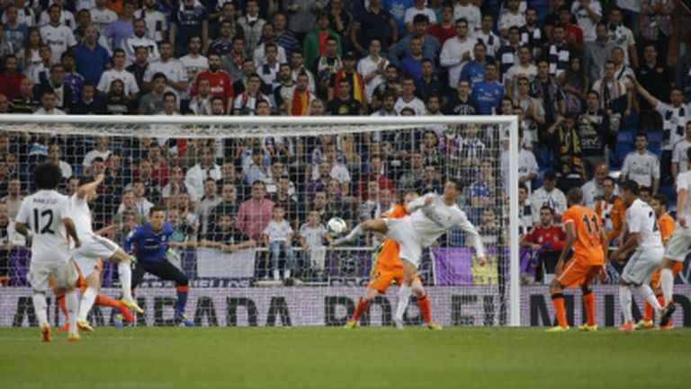 В стил "Ибрахимович" Роналдо спаси Реал срещу Валенсия (видео + галерия)