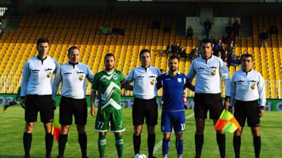 БГ рефери помагат на ранен в катастрофа