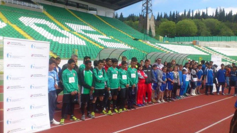 Шампион с Берое награди деца на турнир в Стара Загора