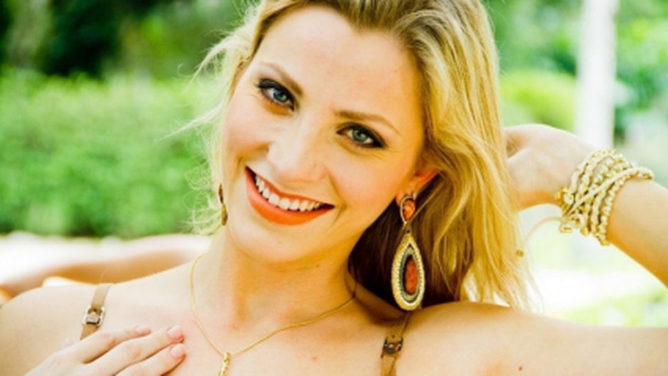 Красива съдийка радва феновете в Бразилия (видео + галерия)