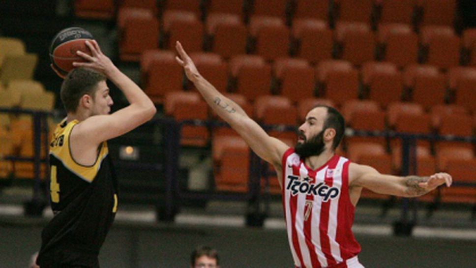 Олимпиакос сложи край на сезона за Везенков и Арис