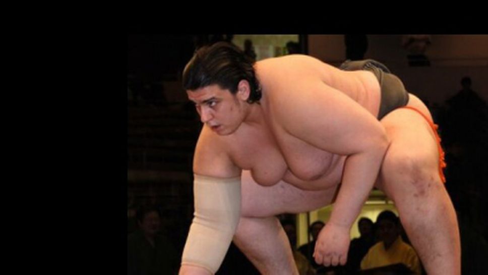 Аоияма излиза срещу "йокодзуна" Какурю