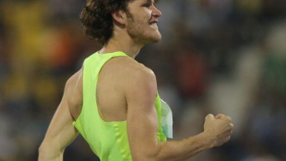 Ухов скочи 2.41 м в битката на титаните