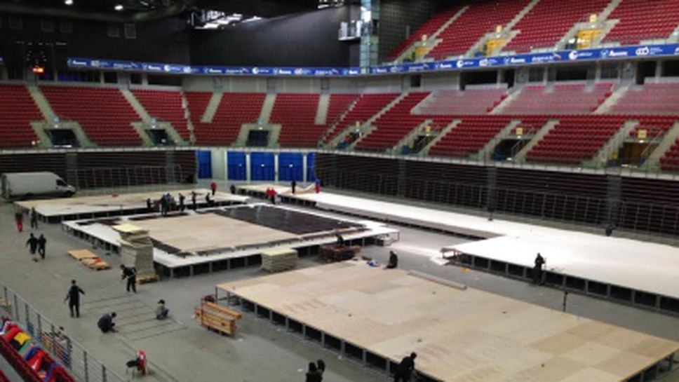 Започна изграждането на подиума в "Арена Армеец"