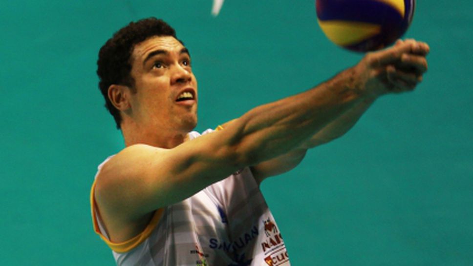 Сеси привлича Тео Лопеш и Марселиньо